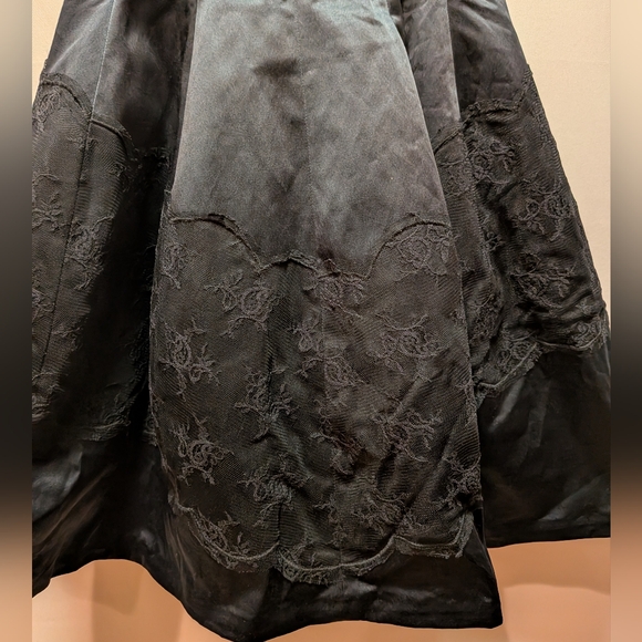 Elegant Black Satin and Lace Fit-and-Flare Dress - Picture 6 of 9